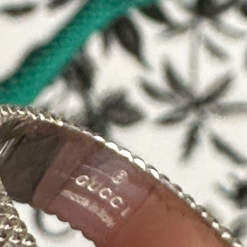 Gucci Silver Interlocking Gucci Logo ring - Picture 10 of 11